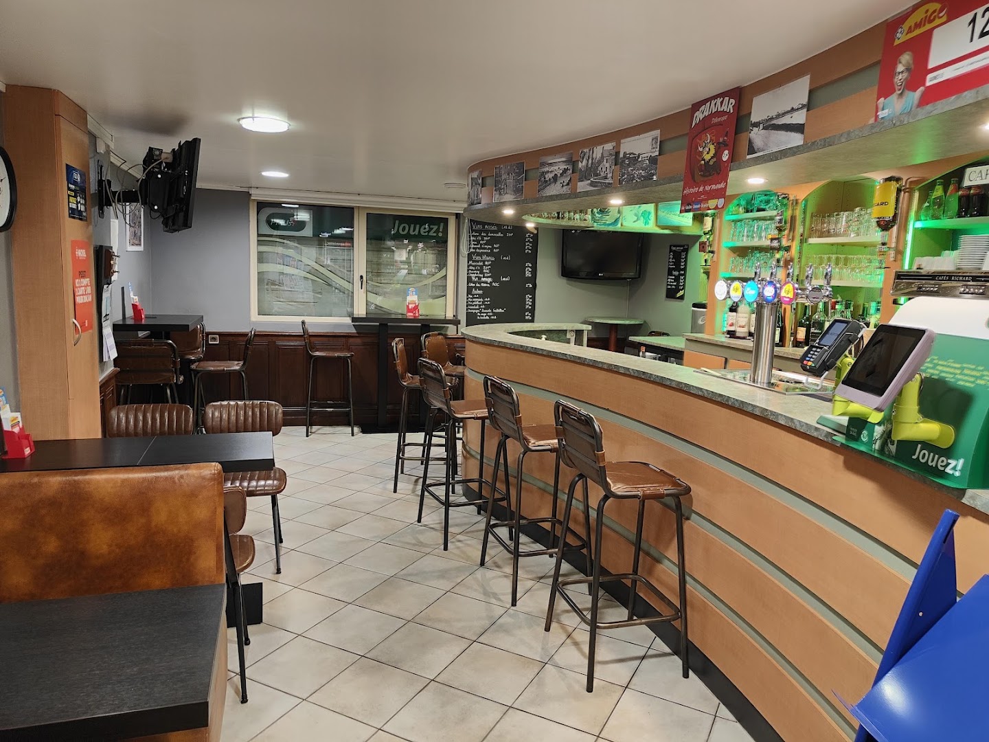 Le Cabestan Café Bar Tabac FDJ PMU Mondial Relay Sandwich Pizza · Photos 1